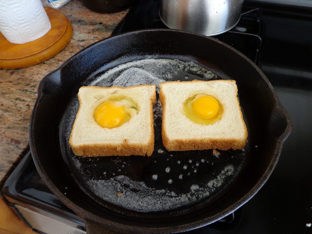 eggs, egg basket, toad in hole-1694991.jpg